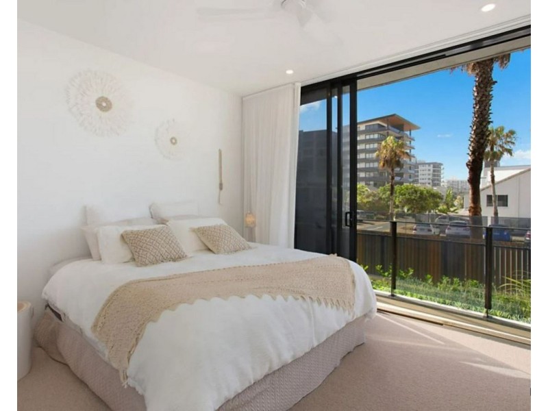 2/77 Jefferson Lane, Palm Beach QLD 4221