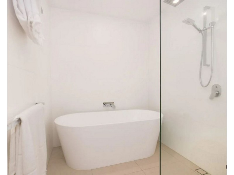 2/77 Jefferson Lane, Palm Beach QLD 4221