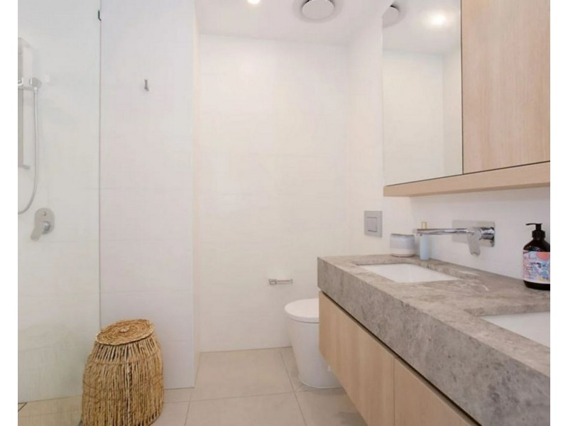 2/77 Jefferson Lane, Palm Beach QLD 4221