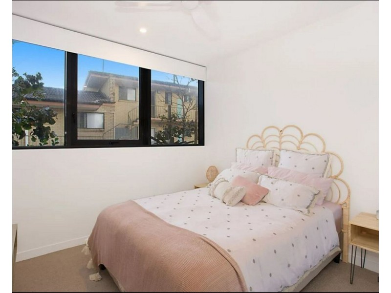 2/77 Jefferson Lane, Palm Beach QLD 4221