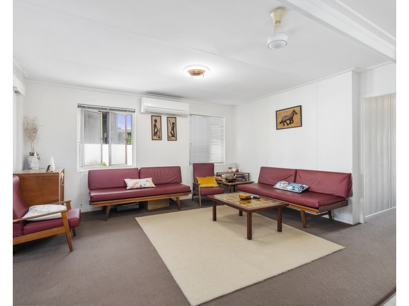 30 Jefferson Lane, Palm Beach QLD 4221