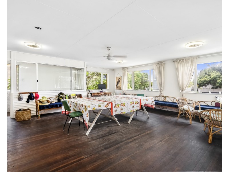 30 Jefferson Lane, Palm Beach QLD 4221