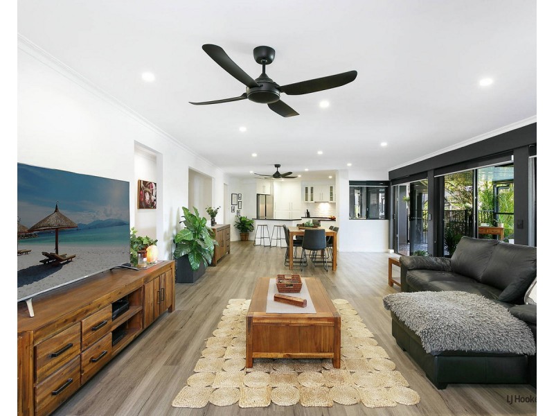 21 Barklya Place, Palm Beach QLD 4221