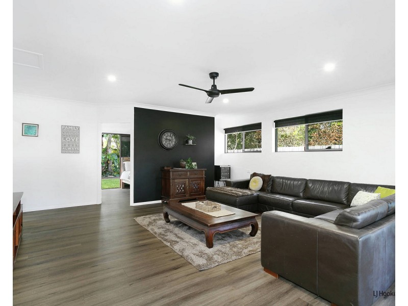 21 Barklya Place, Palm Beach QLD 4221