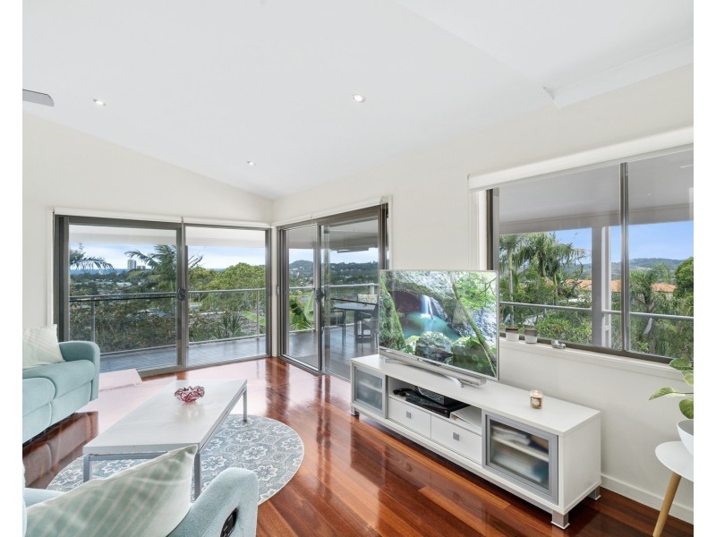 21 Swanbourne Way, Elanora QLD 4221