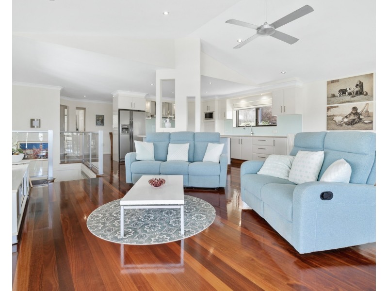 21 Swanbourne Way, Elanora QLD 4221