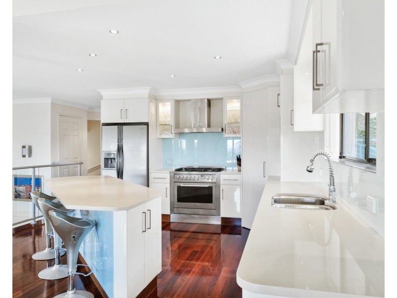 21 Swanbourne Way, Elanora QLD 4221
