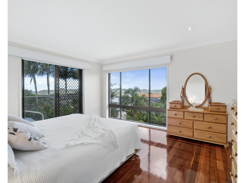 21 Swanbourne Way, Elanora QLD 4221