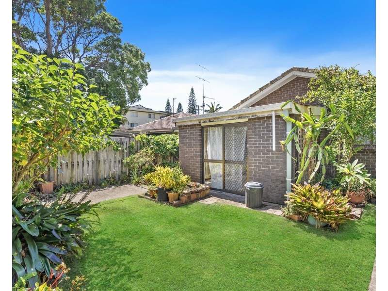 2/13 Third Avenue, Palm Beach QLD 4221