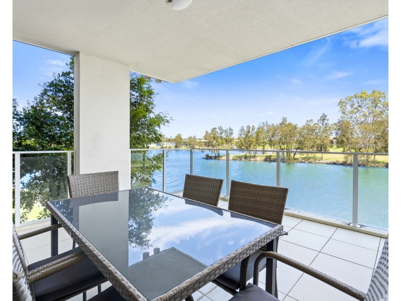 3/1 Lakefront Crescent, Varsity Lakes QLD 4227