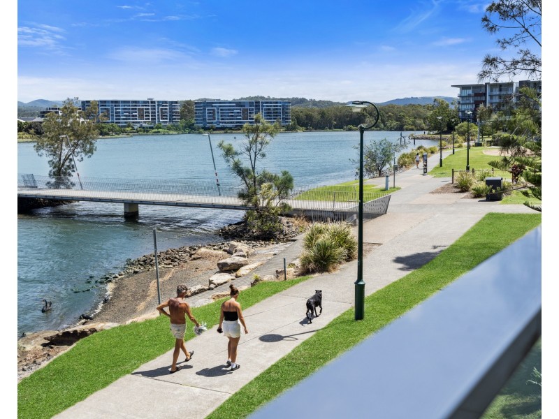 3/1 Lakefront Crescent, Varsity Lakes QLD 4227