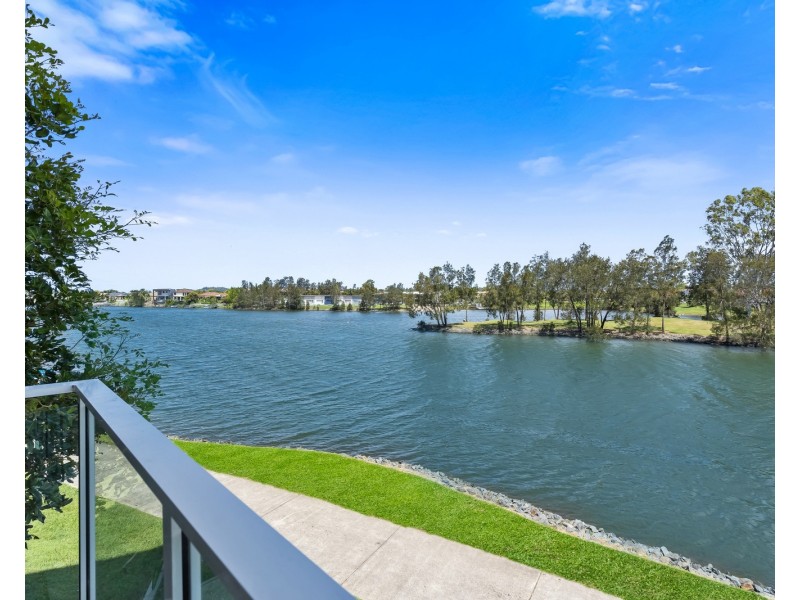 3/1 Lakefront Crescent, Varsity Lakes QLD 4227