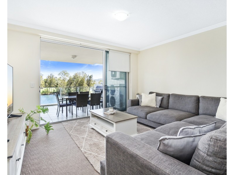 3/1 Lakefront Crescent, Varsity Lakes QLD 4227