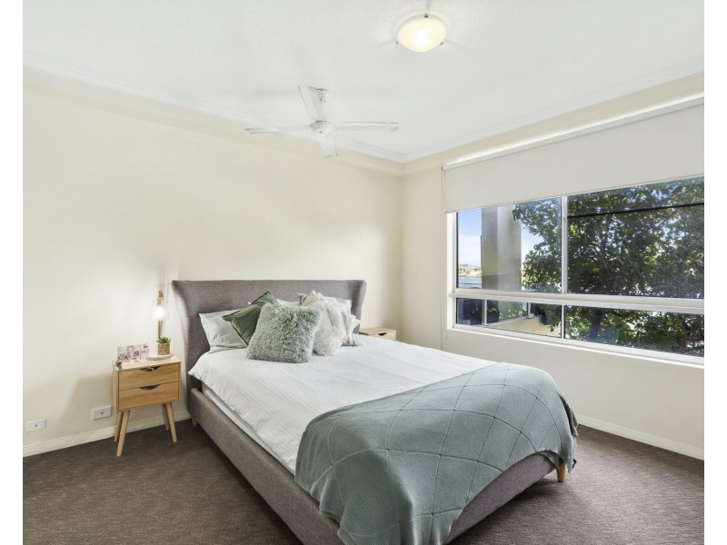 3/1 Lakefront Crescent, Varsity Lakes QLD 4227