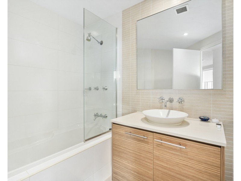 3/1 Lakefront Crescent, Varsity Lakes QLD 4227