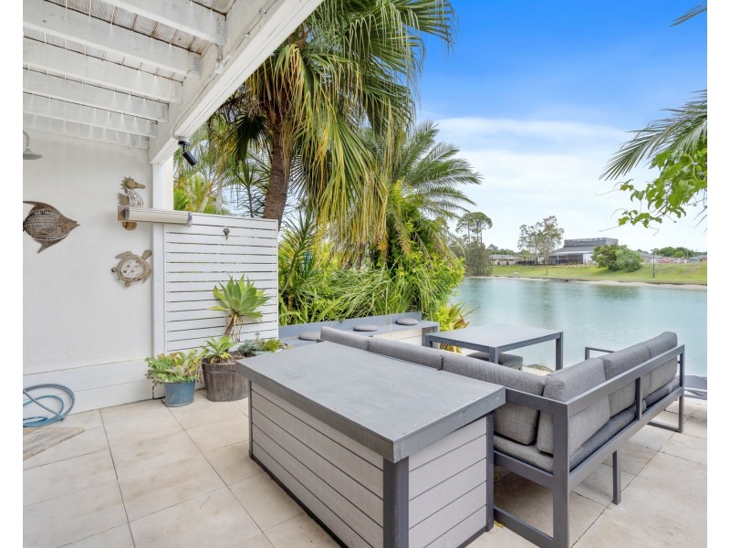 2/2-10 Coolgardie Street, Elanora QLD 4221