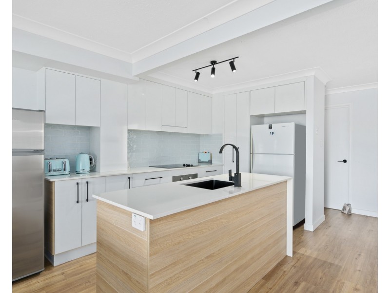 2/2-10 Coolgardie Street, Elanora QLD 4221