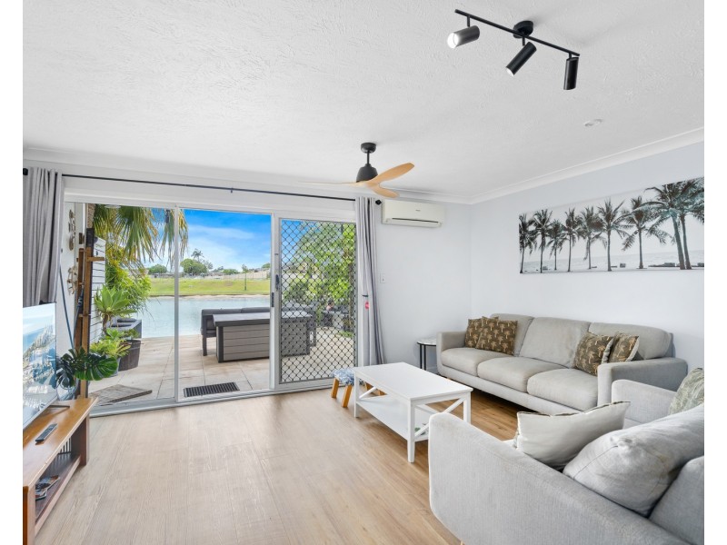 2/2-10 Coolgardie Street, Elanora QLD 4221