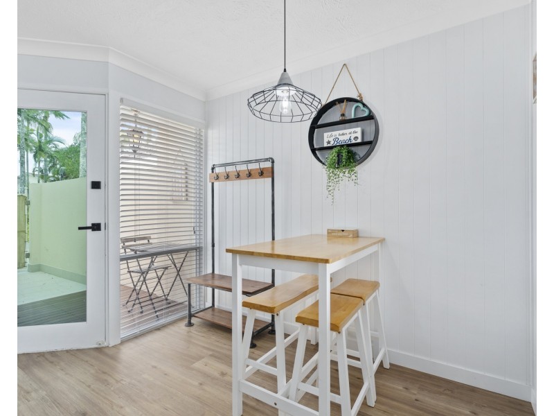2/2-10 Coolgardie Street, Elanora QLD 4221