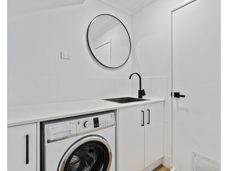 2/2-10 Coolgardie Street, Elanora QLD 4221