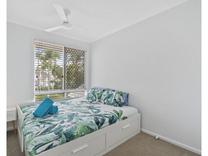 2/2-10 Coolgardie Street, Elanora QLD 4221