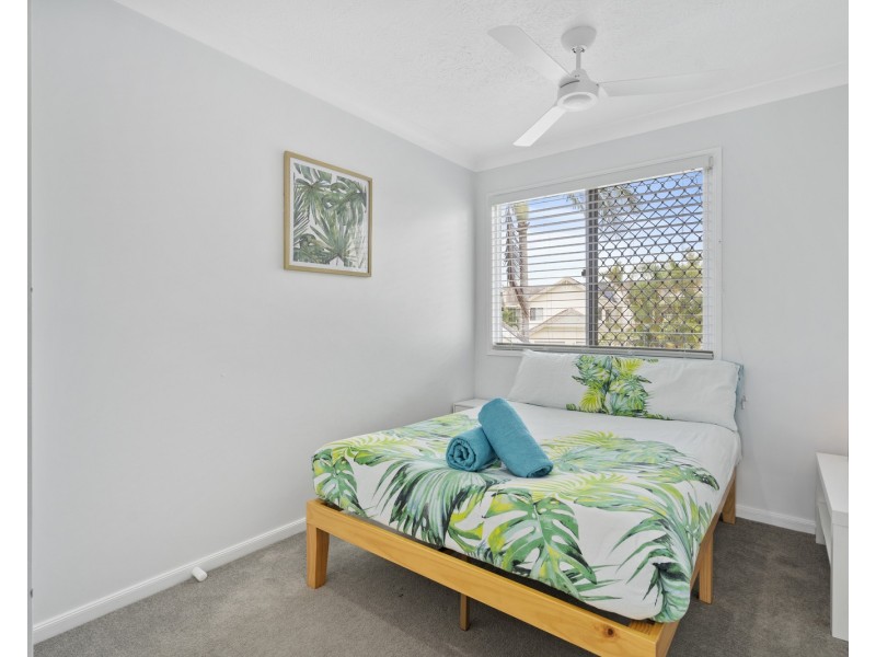 2/2-10 Coolgardie Street, Elanora QLD 4221