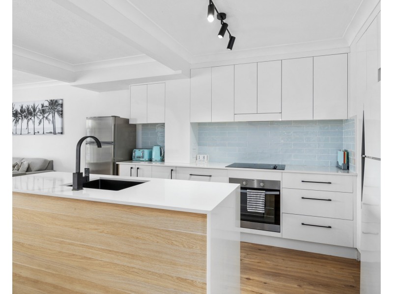 2/2-10 Coolgardie Street, Elanora QLD 4221