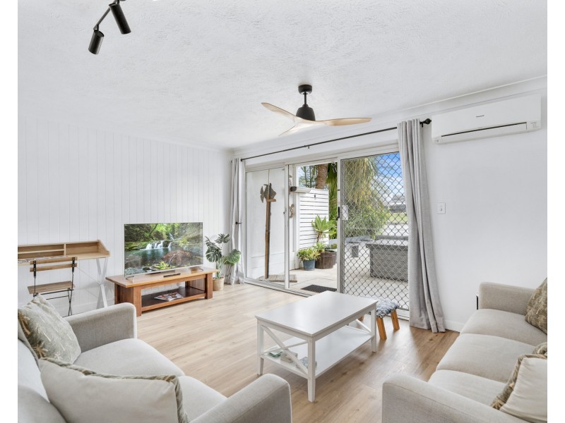 2/2-10 Coolgardie Street, Elanora QLD 4221