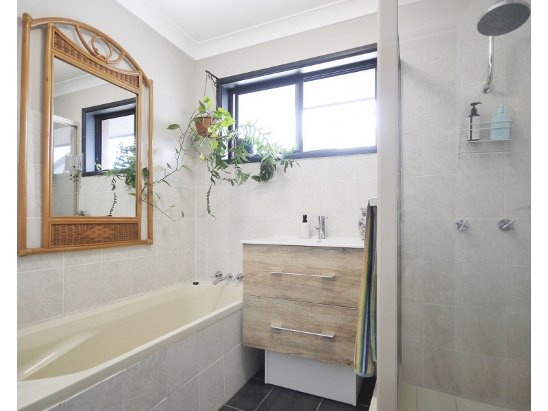 12 Barklya Place, Palm Beach QLD 4221