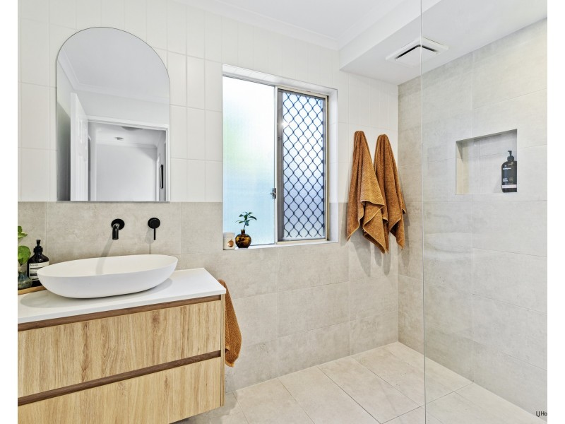 2/98 Bienvenue Drive, Currumbin Waters QLD 4223