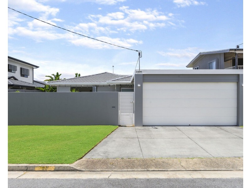 68 Twenty Fifth Avenue, Palm Beach QLD 4221