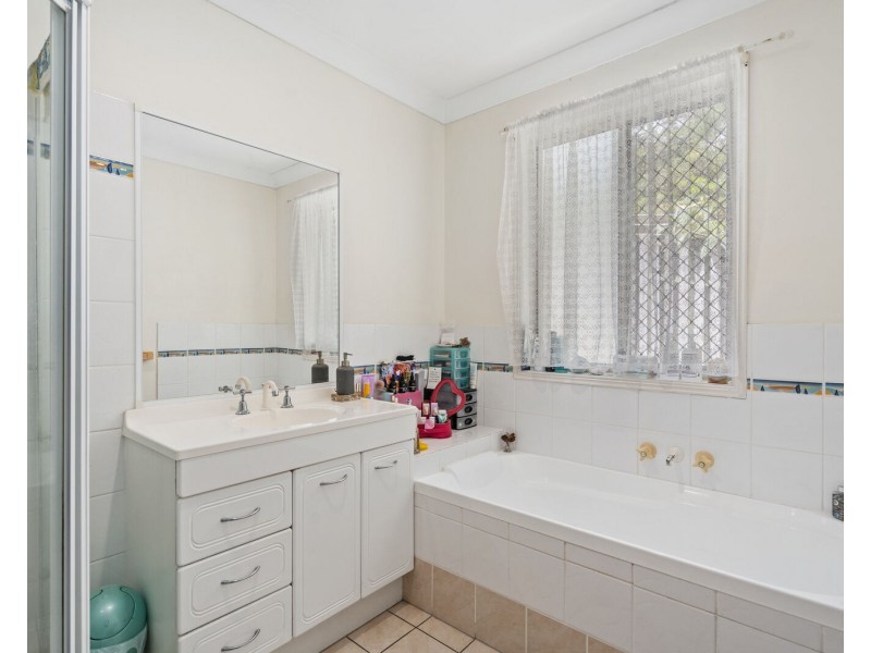 21 Laurina Court, Elanora QLD 4221