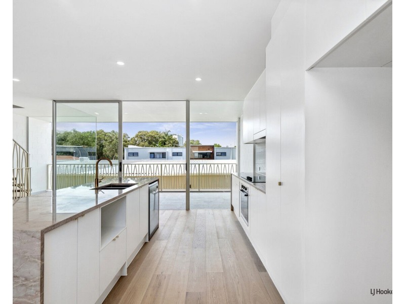 2/10 Simpson Street, Coolangatta QLD 4225