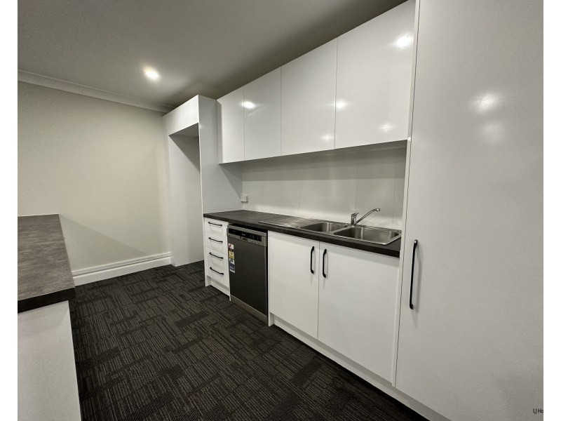 4/11 Crown Court, Varsity Lakes QLD 4227