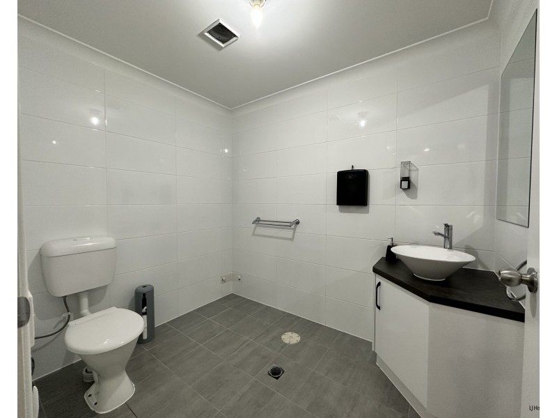 4/11 Crown Court, Varsity Lakes QLD 4227