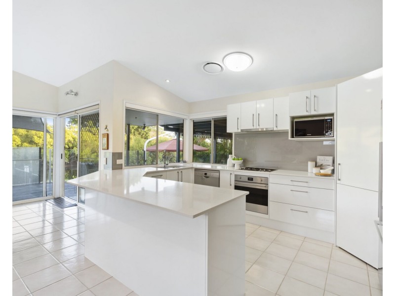 266 Nineteenth Avenue, Elanora QLD 4221