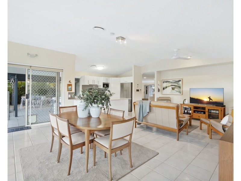 266 Nineteenth Avenue, Elanora QLD 4221