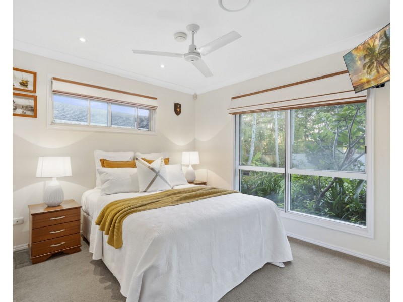 266 Nineteenth Avenue, Elanora QLD 4221