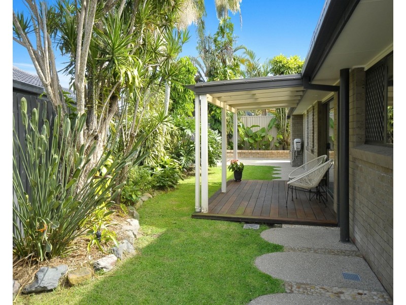 2/7 Peacock Place, Burleigh Waters QLD 4220