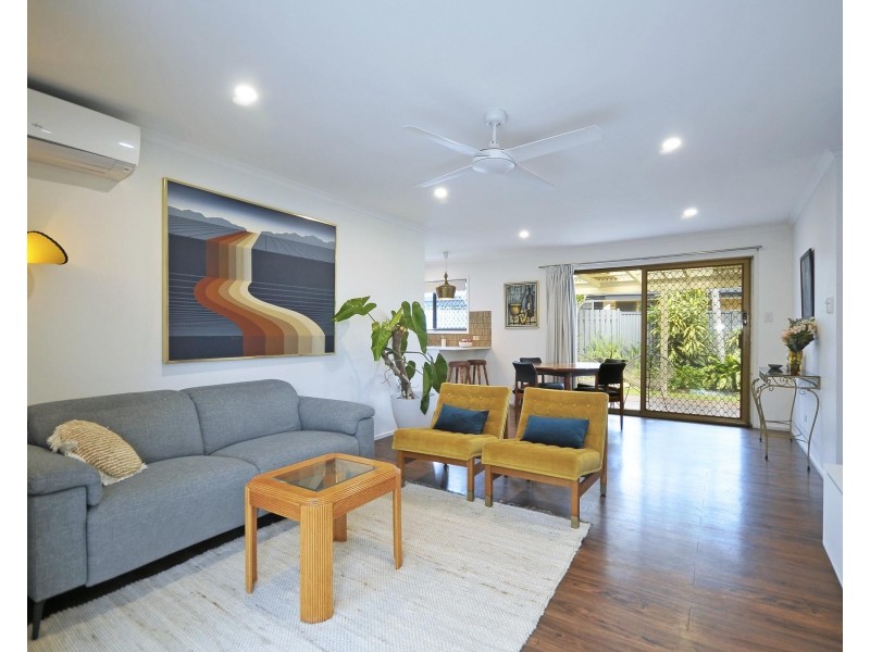 2/7 Peacock Place, Burleigh Waters QLD 4220