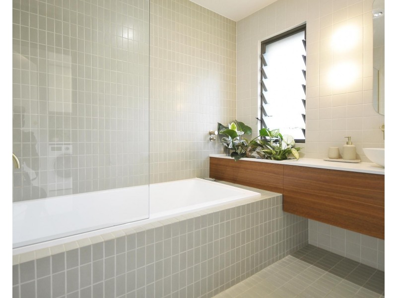 2/7 Peacock Place, Burleigh Waters QLD 4220