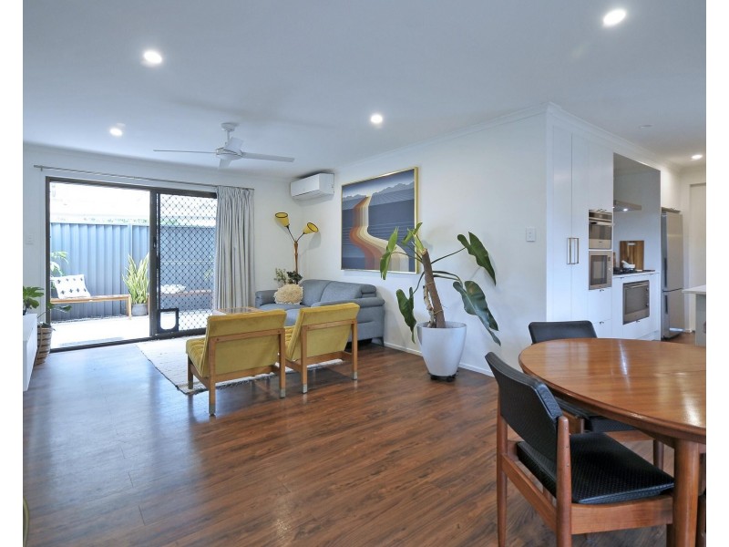 2/7 Peacock Place, Burleigh Waters QLD 4220