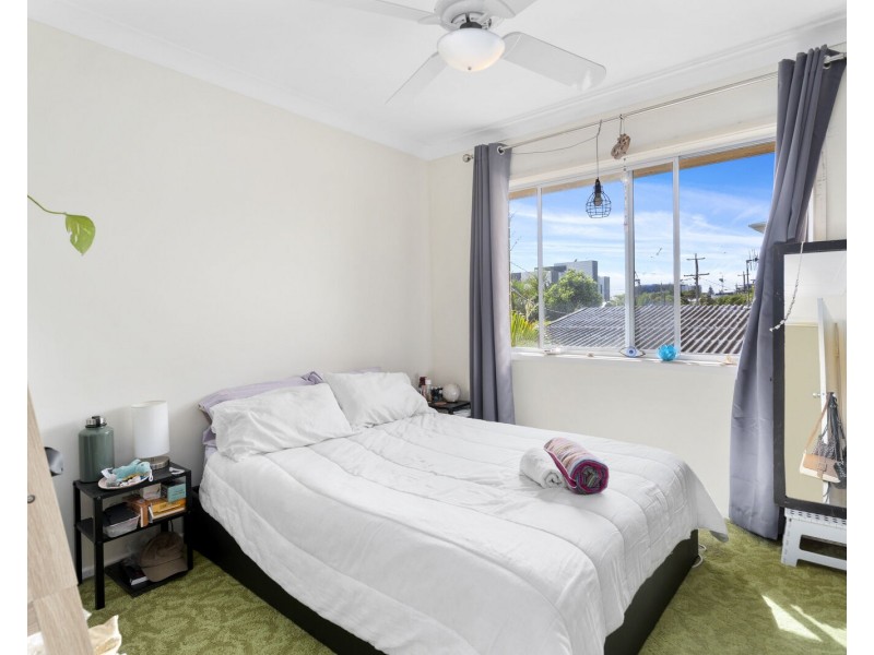 2/74 Tallebudgera Drive, Palm Beach QLD 4221