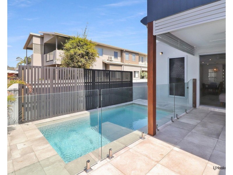2/50 Third Avenue, Palm Beach QLD 4221