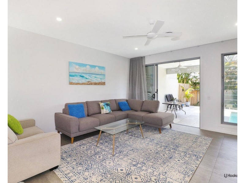 2/50 Third Avenue, Palm Beach QLD 4221