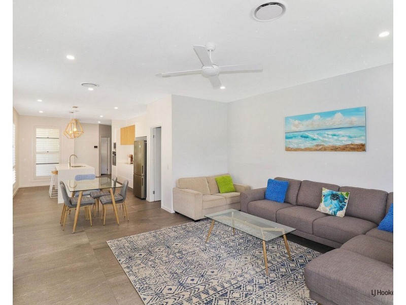2/50 Third Avenue, Palm Beach QLD 4221