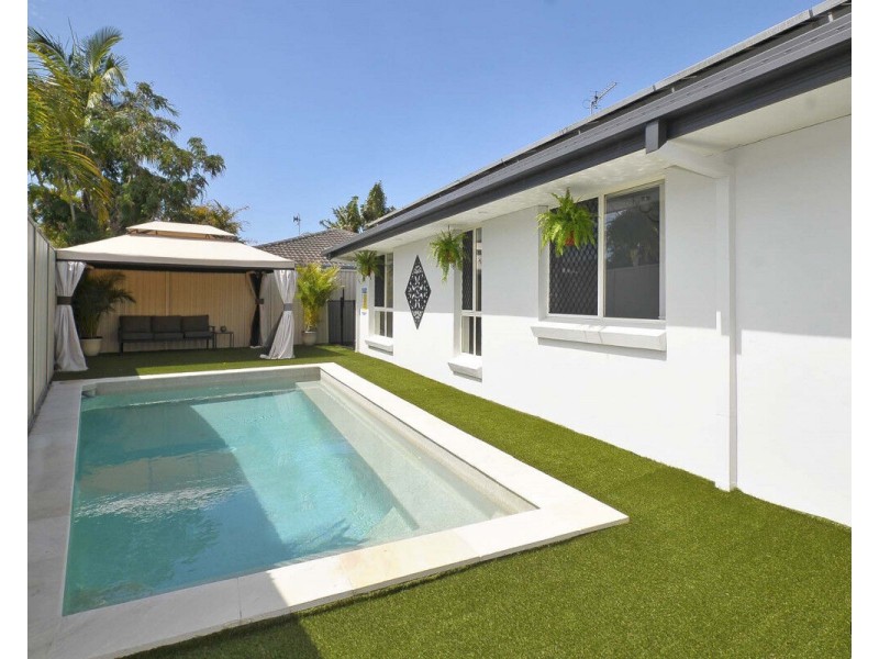 15 Sonama Court, Burleigh Waters QLD 4220