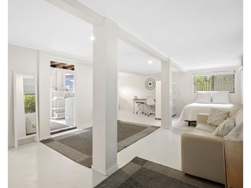 8 Walsh Street, Currumbin QLD 4223