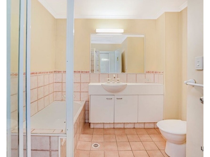 4/18 Tallebudgera Creek Road, Burleigh Heads QLD 4220