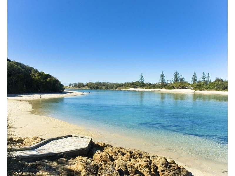 4/18 Tallebudgera Creek Road, Burleigh Heads QLD 4220